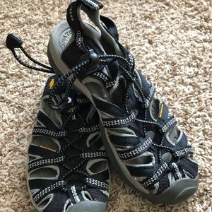 Keen Whisper Women’s Black/Gray Waterproof 6 EUC